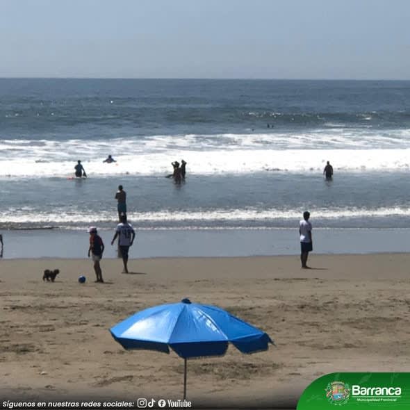 Heroico rescate en Puerto Chico: Tres jóvenes salvados de las garras de la corriente